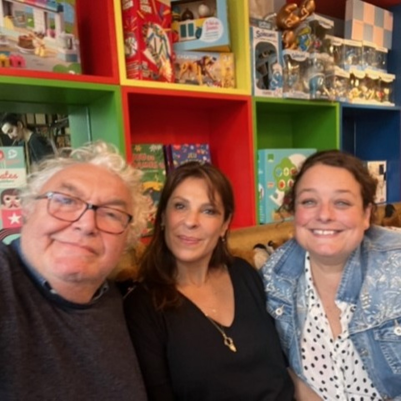 Tania Garbarski et Isabelle de Hertogh plus pétillantes que jamais dans la comédie musicale « MAMA MIA »…. episode artwork